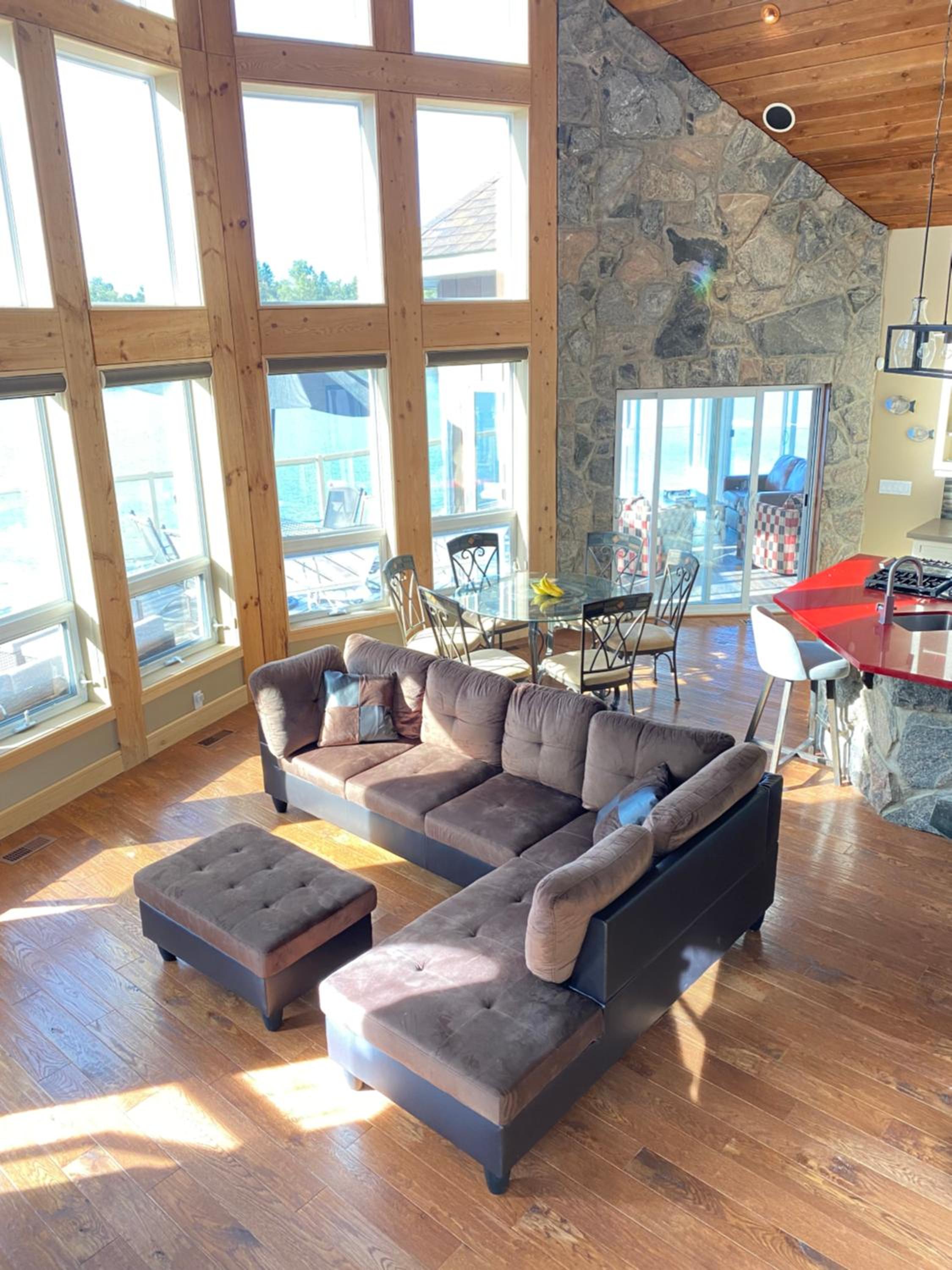 Luxury Lakeview Dream Cottage with Hot Tub