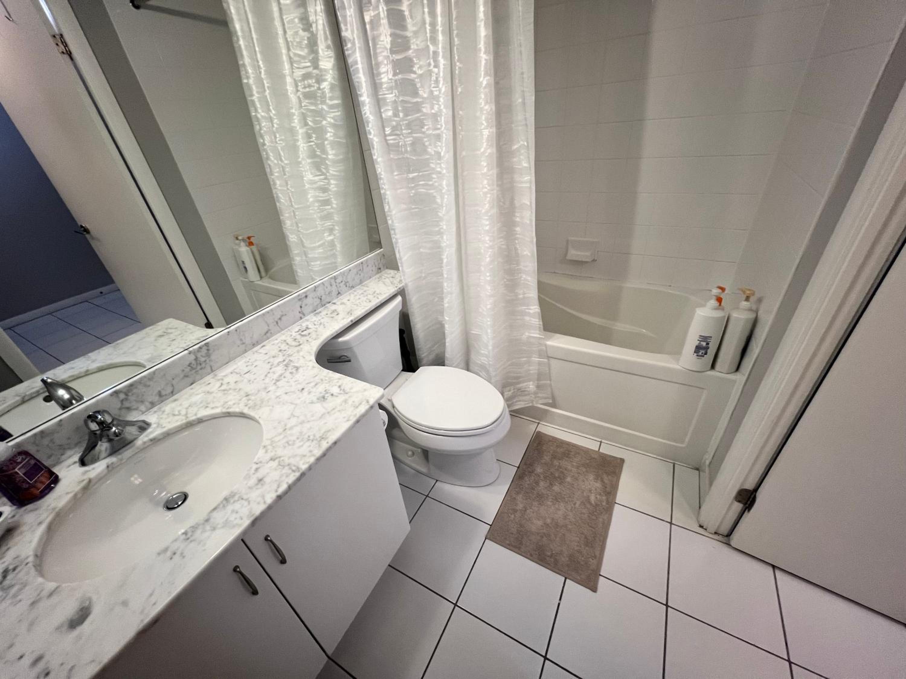 Downtown Toronto Cozy Suite