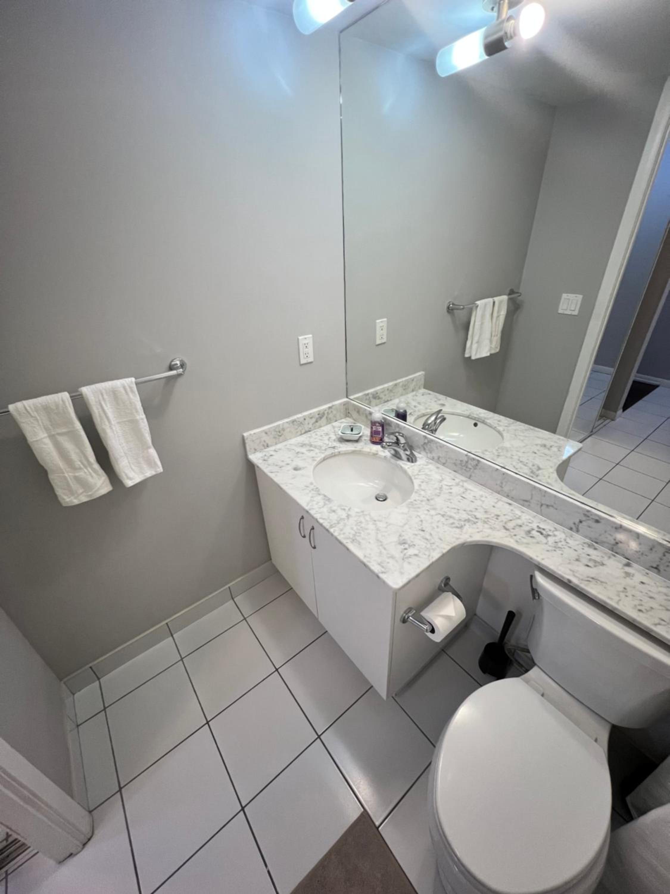 Downtown Toronto Cozy Suite