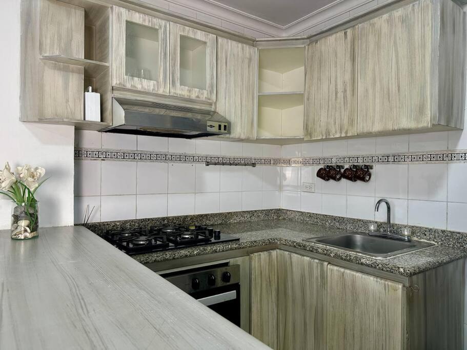 Acogedor apartamento Rodadero Santa Marta con vista al Lago