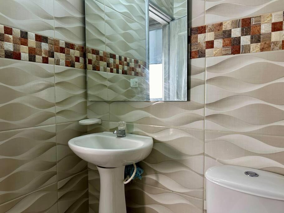 Acogedor apartamento Rodadero Santa Marta con vista al Lago