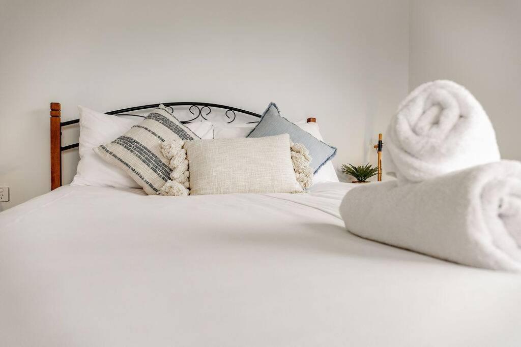 Georges Bay Bungalow - Home