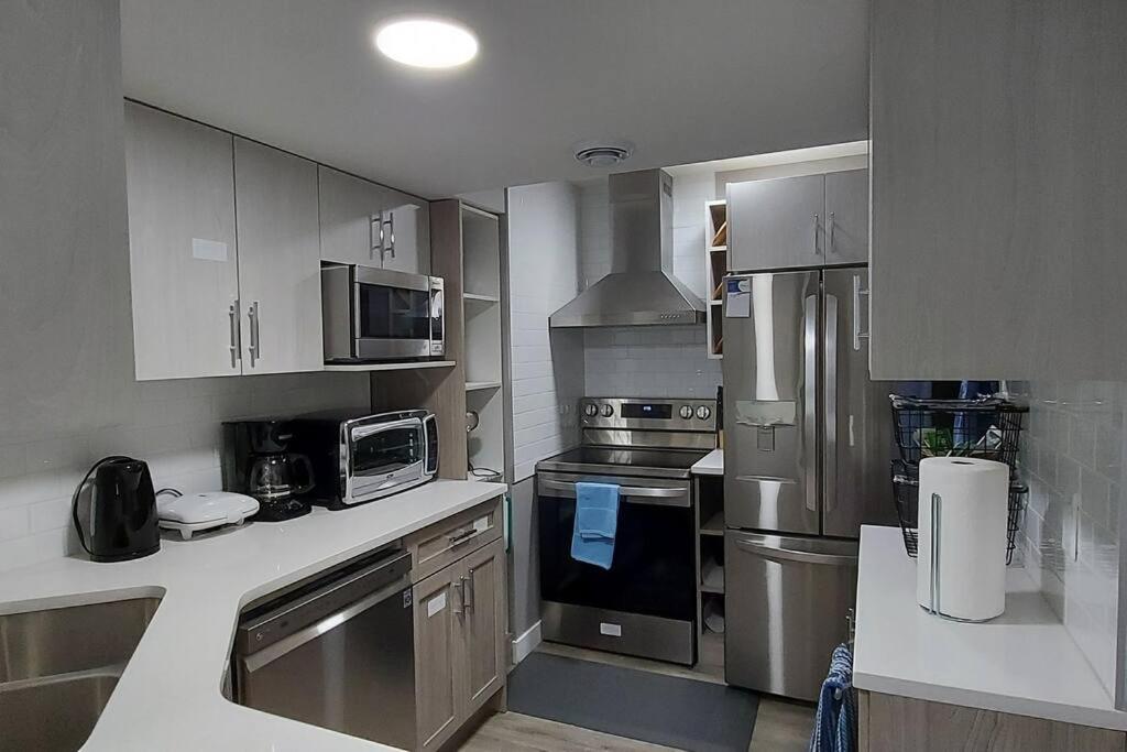 Cozy 2-Bedroom Basement Guest Suite with Private Entrance and Proximity to the Airport