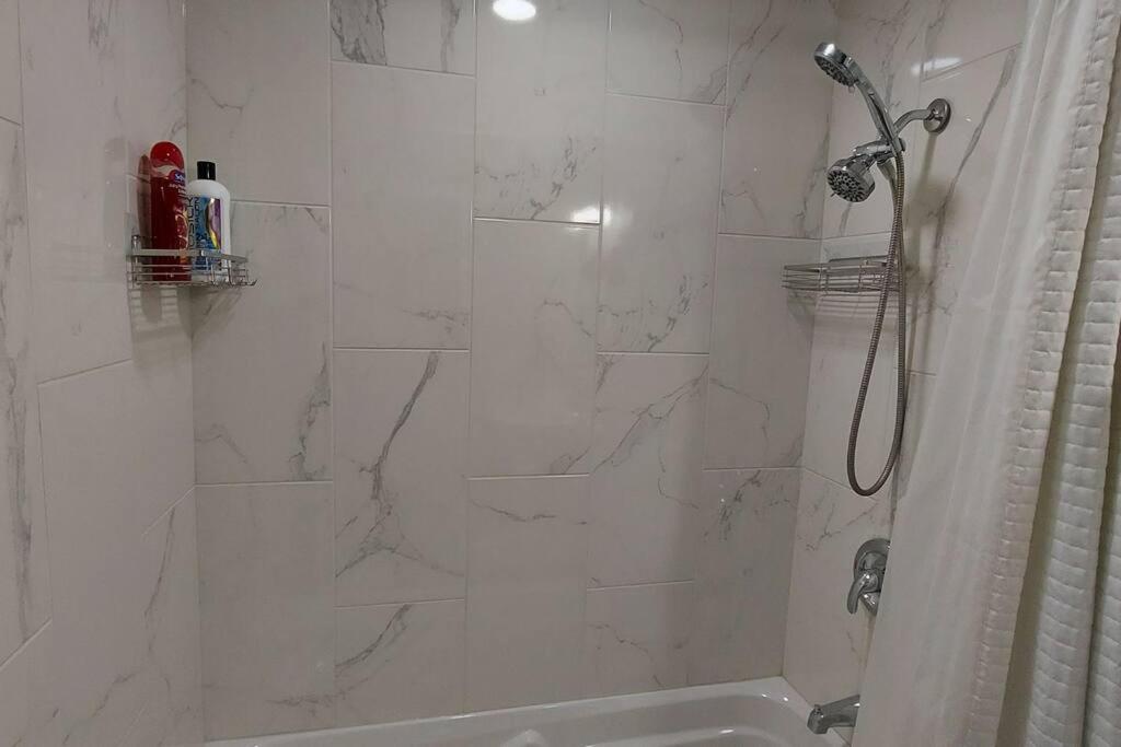 Cozy 2-Bedroom Basement Guest Suite with Private Entrance and Proximity to the Airport