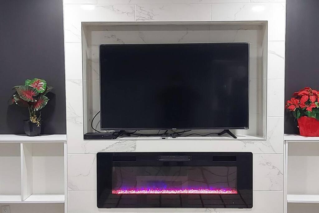 Cozy 2-Bedroom Basement Guest Suite with Private Entrance and Proximity to the Airport