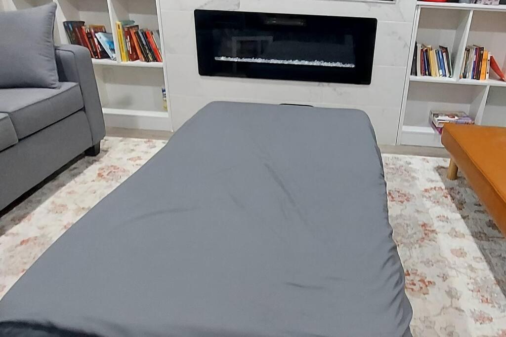 Cozy 2-Bedroom Basement Guest Suite with Private Entrance and Proximity to the Airport