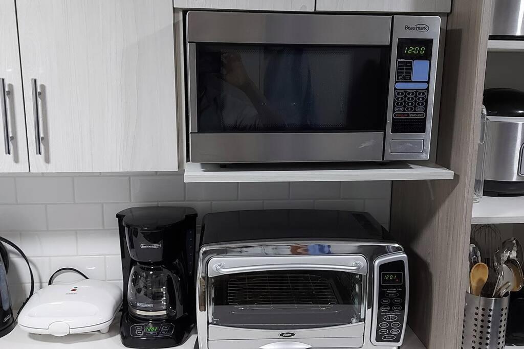 Cozy 2-Bedroom Basement Guest Suite with Private Entrance and Proximity to the Airport