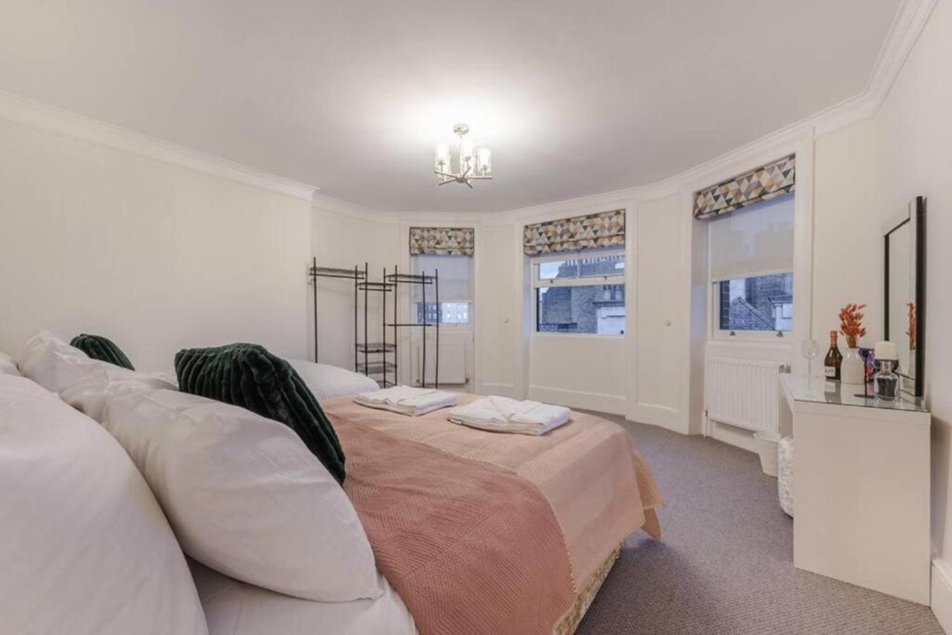 Harley Street Spectacular Suites with High Ceilings, High Luxury