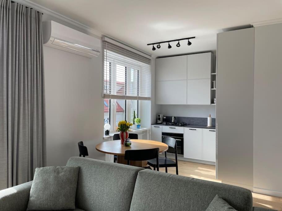 Oldtown Apt w/Balcony, free Pkg view 2