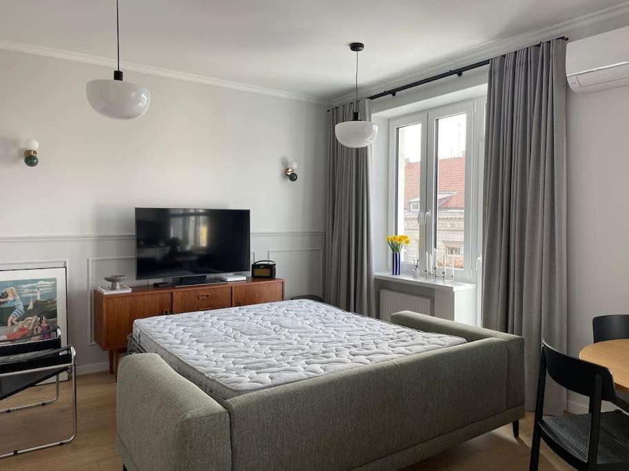Oldtown Apt w/Balcony, free Pkg view 4