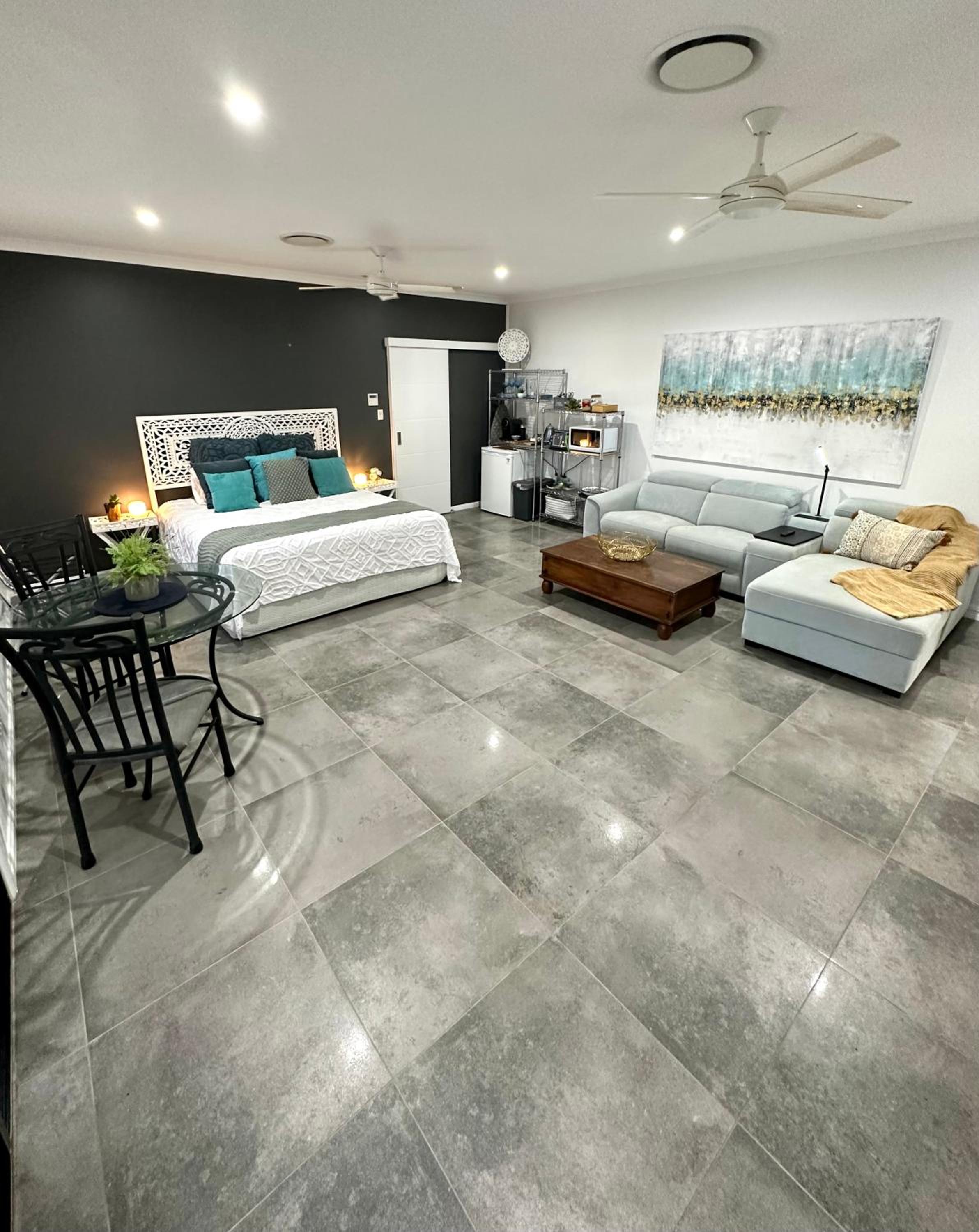 Large Studio in the heart of Hope Island & Sanctuary Cove