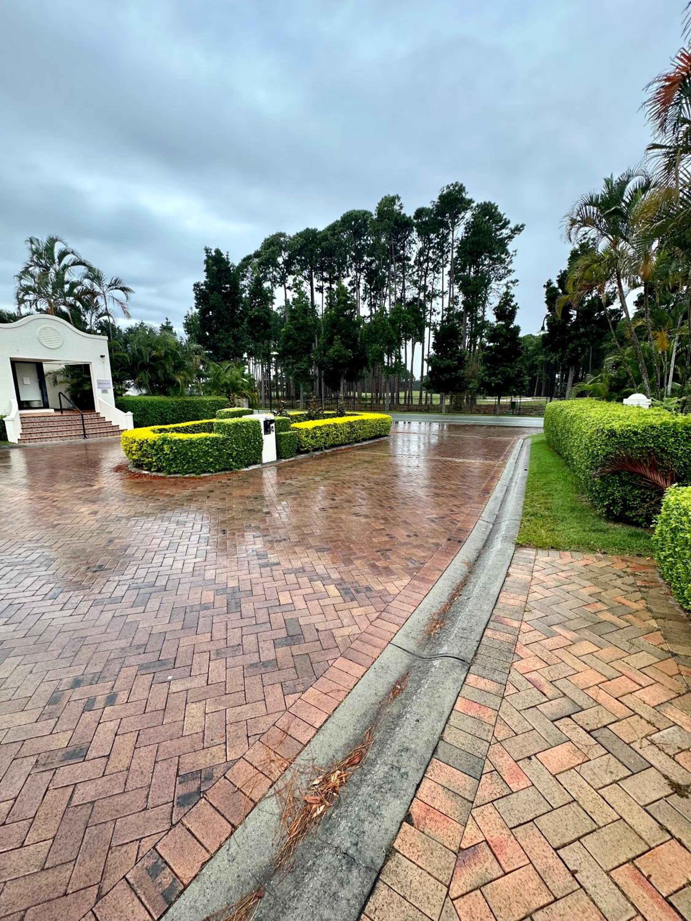 Large Studio in the heart of Hope Island & Sanctuary Cove
