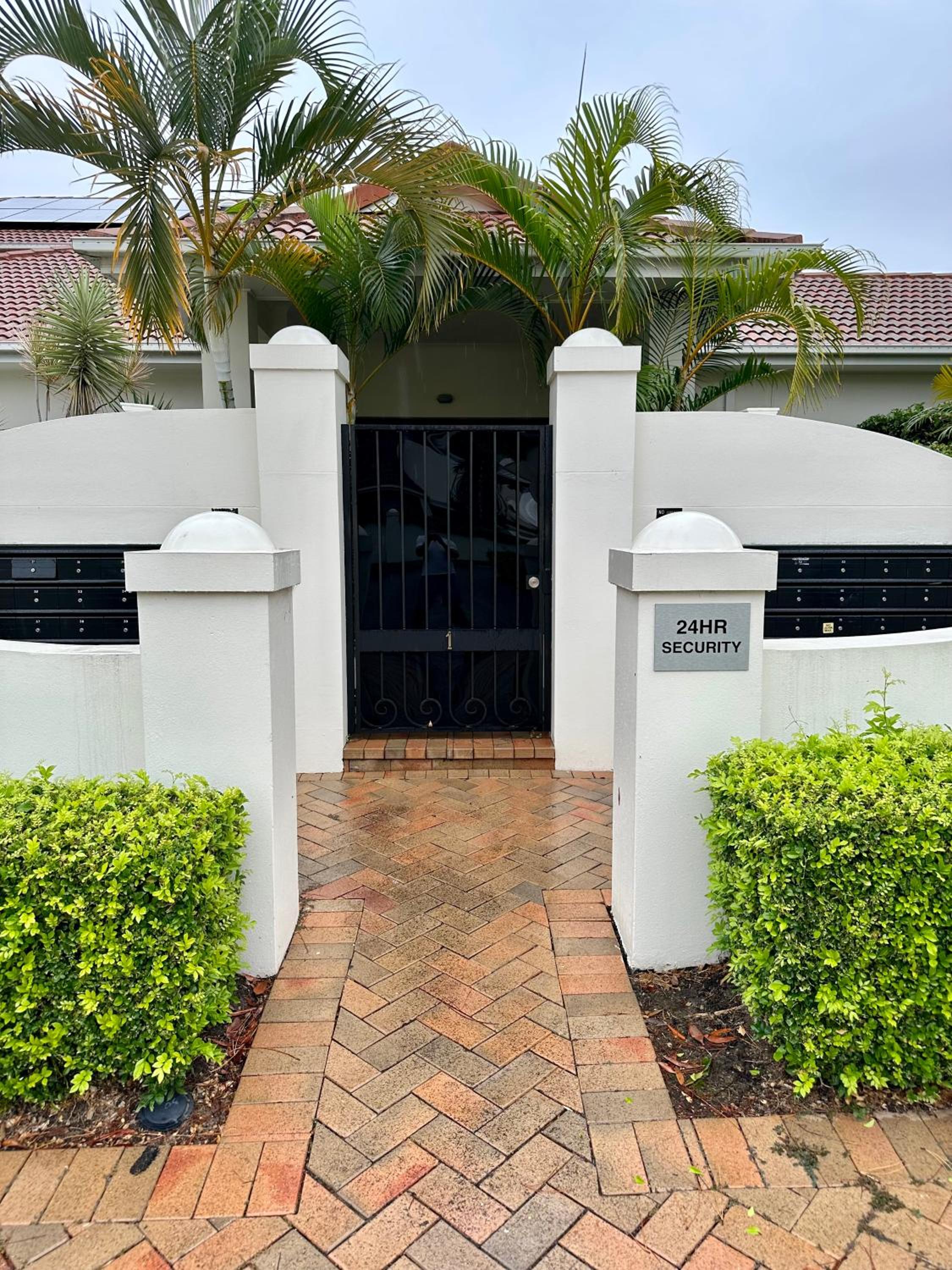 Large Studio in the heart of Hope Island & Sanctuary Cove