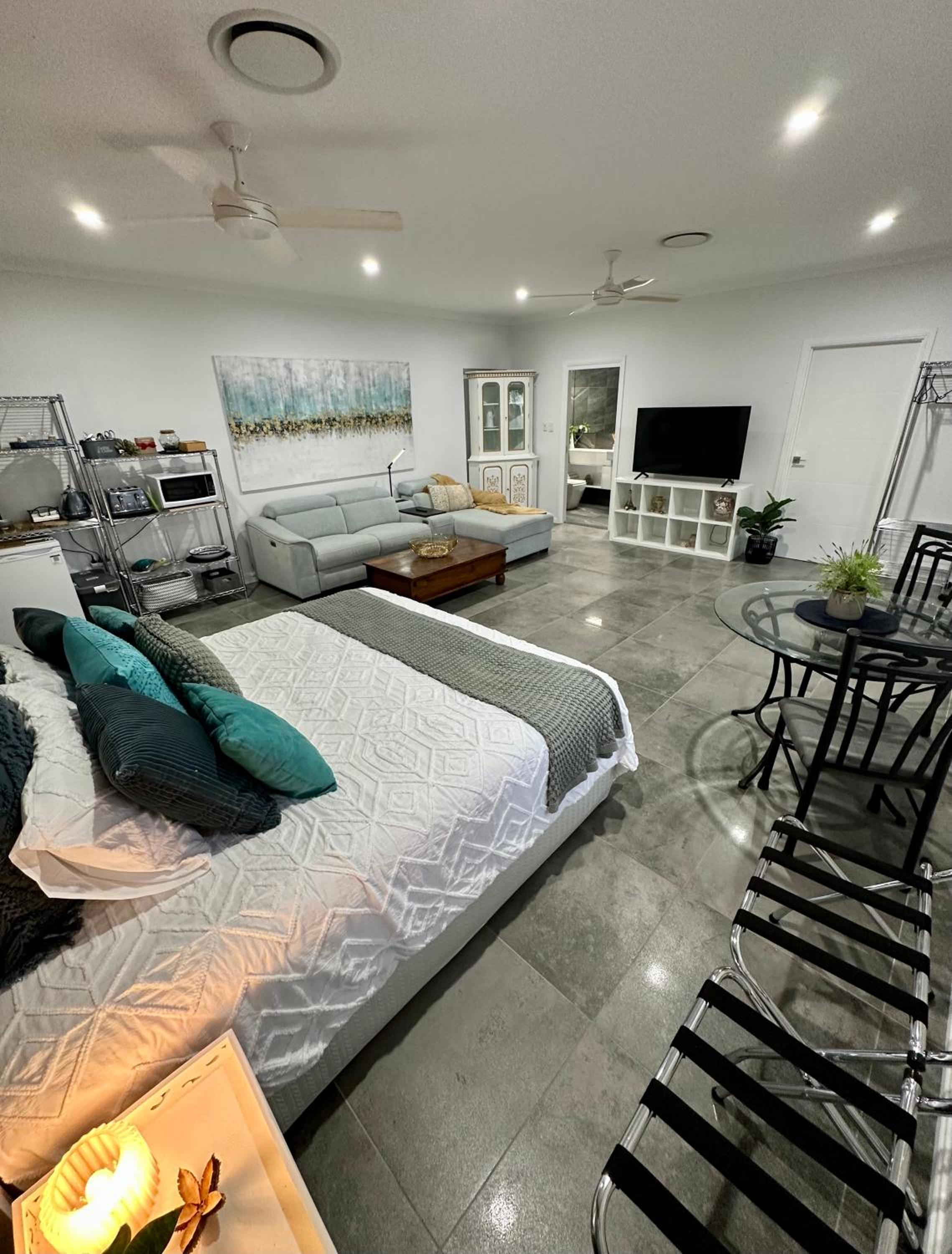Large Studio in the heart of Hope Island & Sanctuary Cove