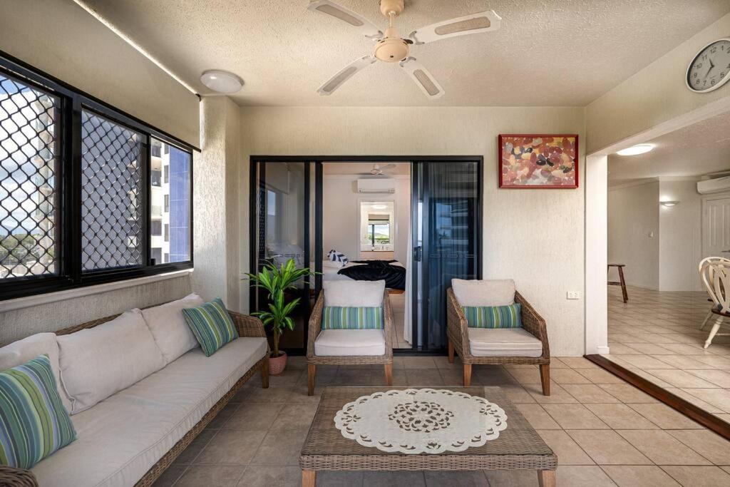 An Adorable Apartment on Abbott - Stunning Views