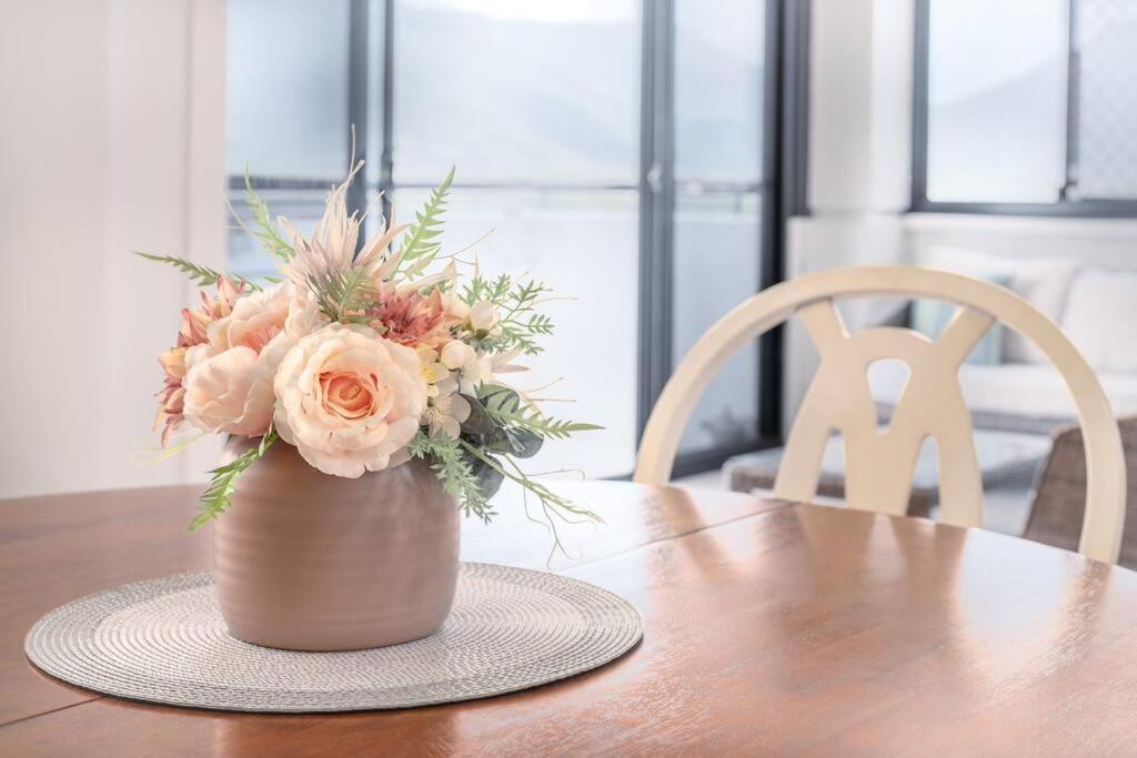 An Adorable Apartment on Abbott - Stunning Views
