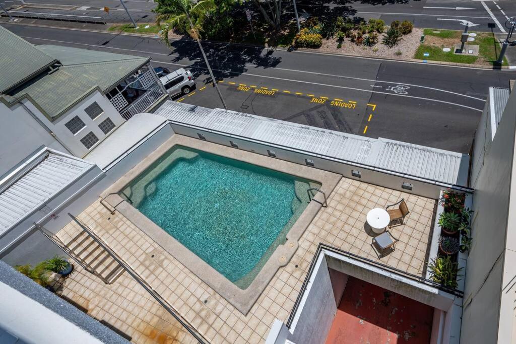 An Adorable Apartment on Abbott - Stunning Views