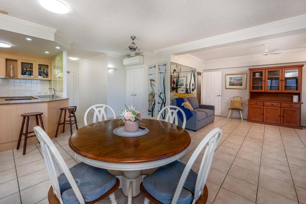 An Adorable Apartment on Abbott - Stunning Views