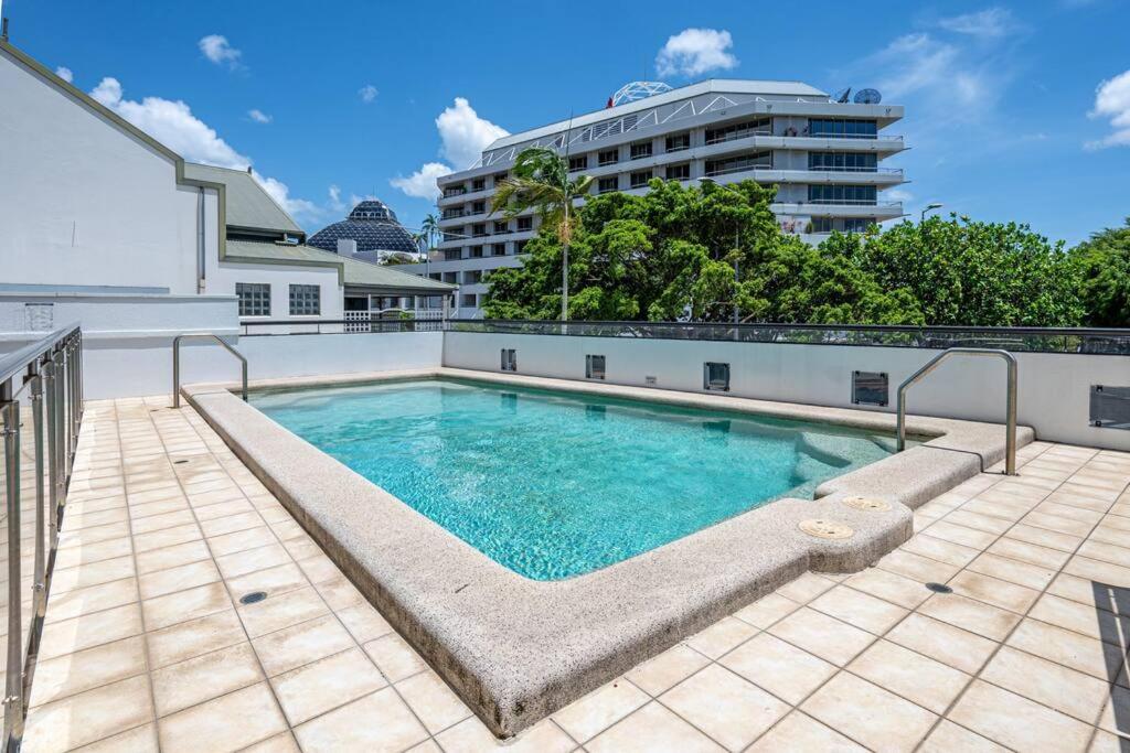 An Adorable Apartment on Abbott - Stunning Views