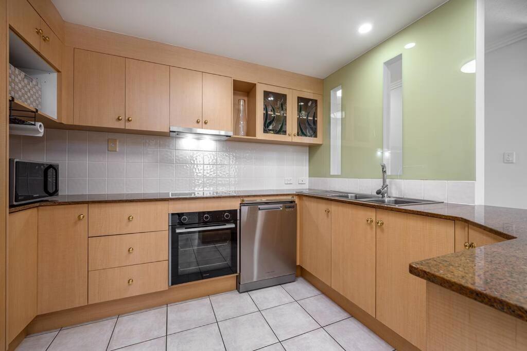 An Adorable Apartment on Abbott - Stunning Views