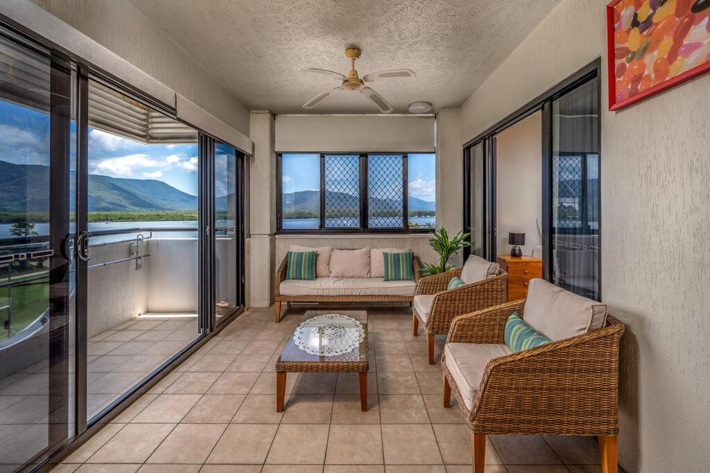 An Adorable Apartment on Abbott - Stunning Views