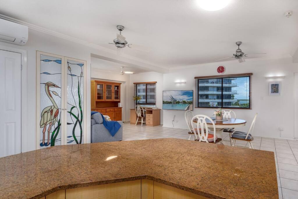 An Adorable Apartment on Abbott - Stunning Views