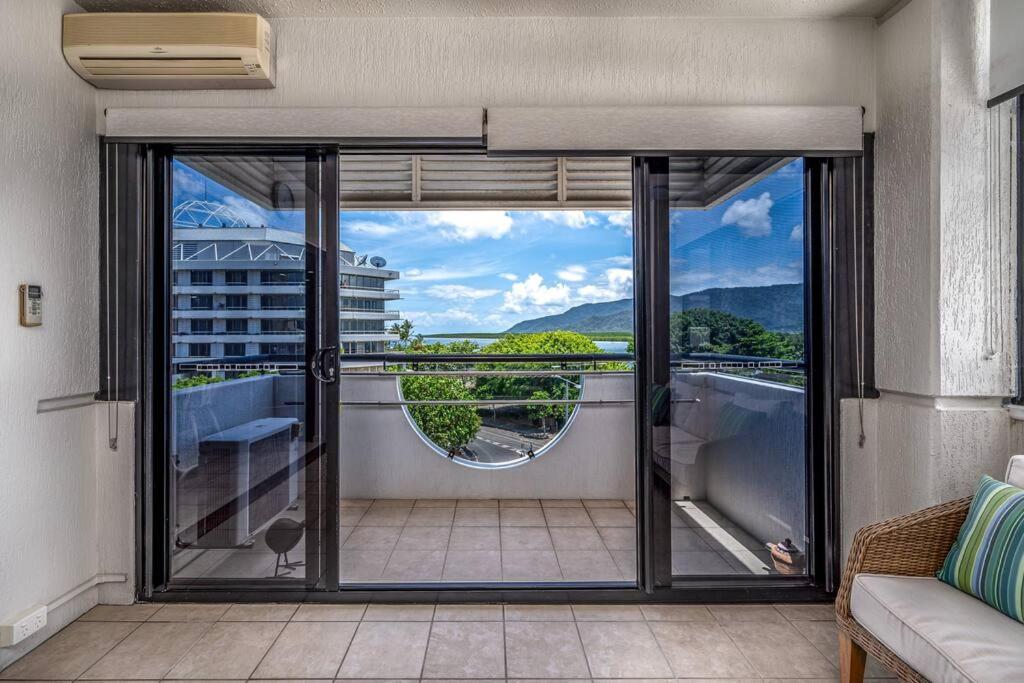 An Adorable Apartment on Abbott - Stunning Views
