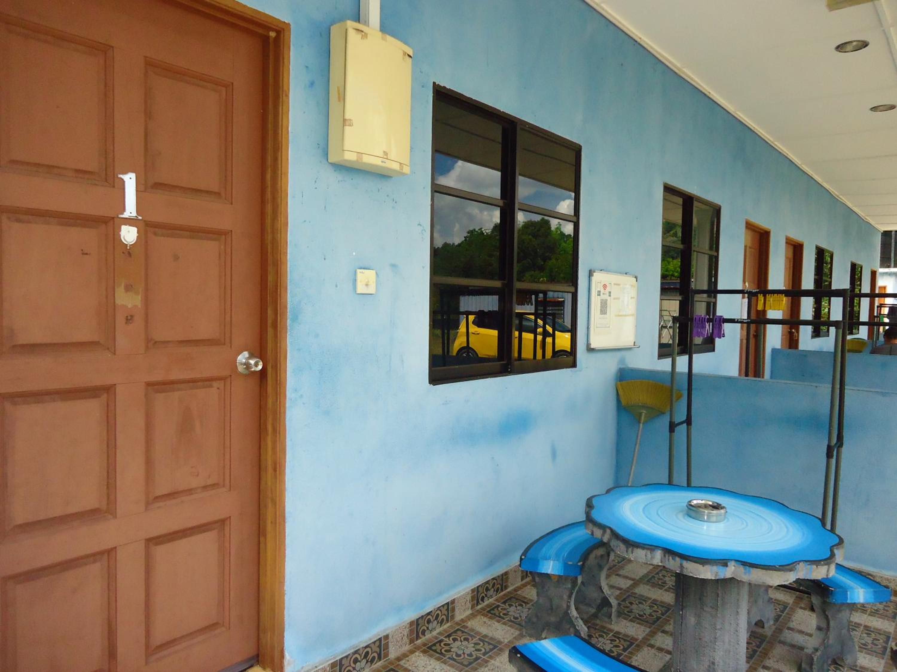 D'pinggir Guest Room photo 7