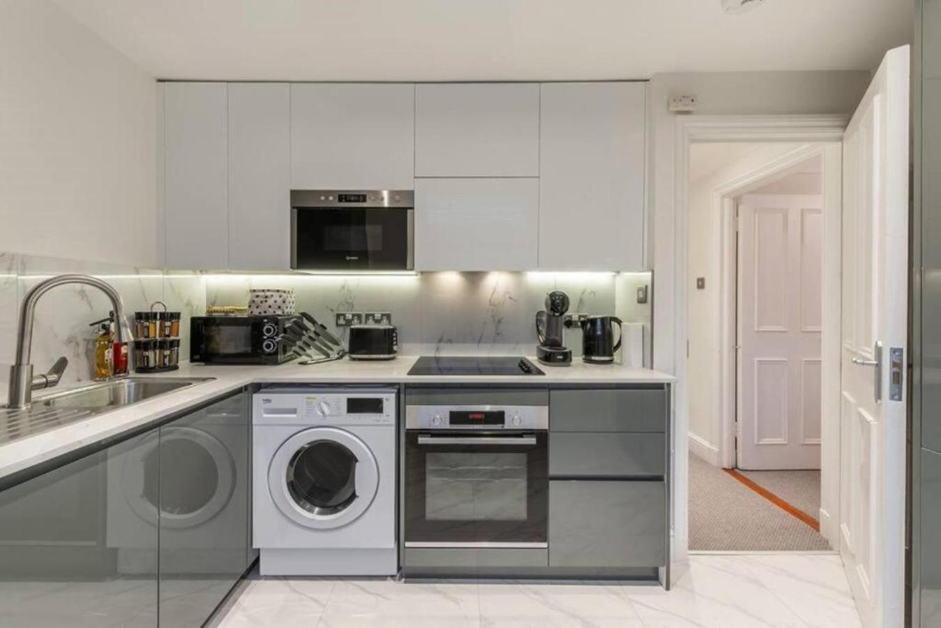 Harley Street Spectacular Suites with High Ceilings, High Luxury