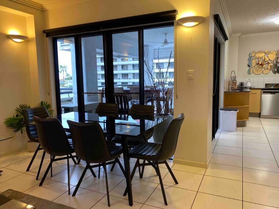 An abode on Abbott - In the heart of the city