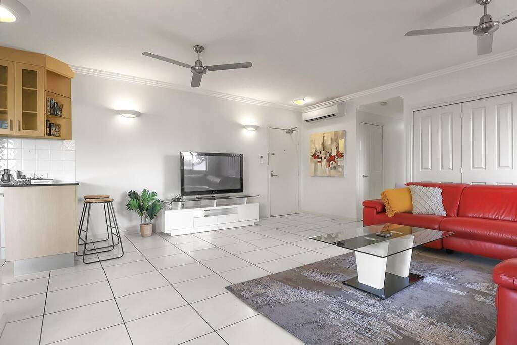 An abode on Abbott - In the heart of the city
