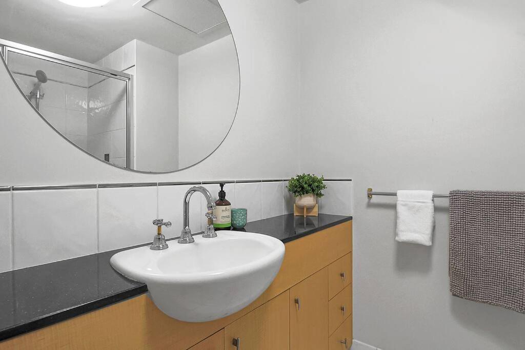 An abode on Abbott - In the heart of the city