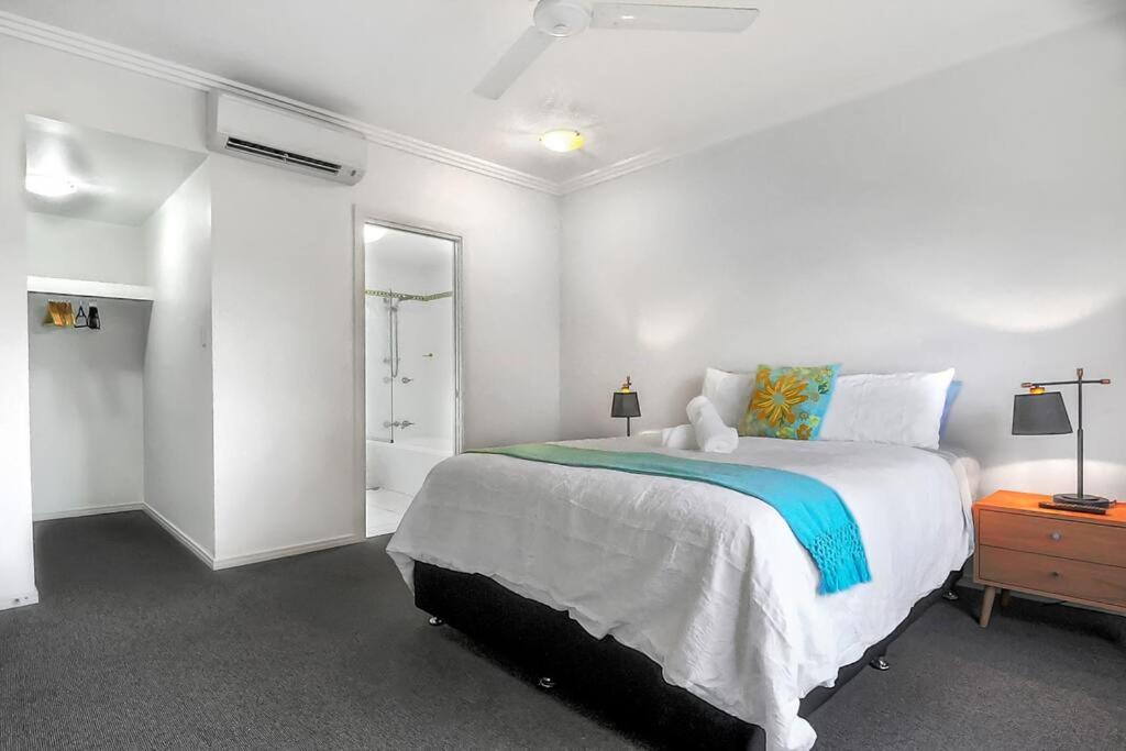 An abode on Abbott - In the heart of the city
