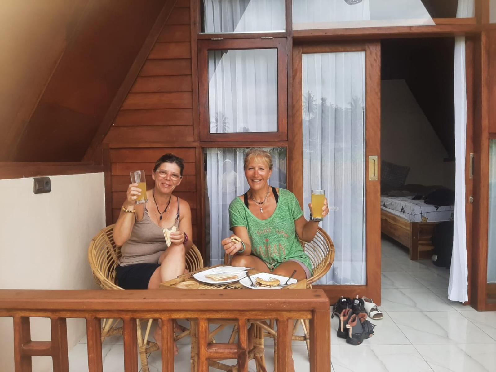 Carasti Bungalows