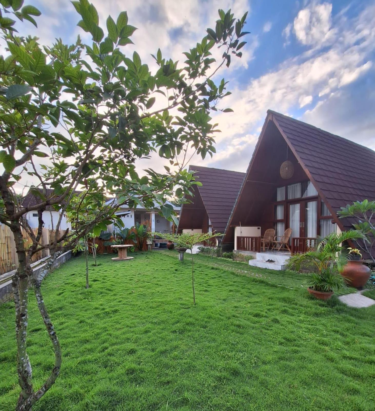 Carasti Bungalows
