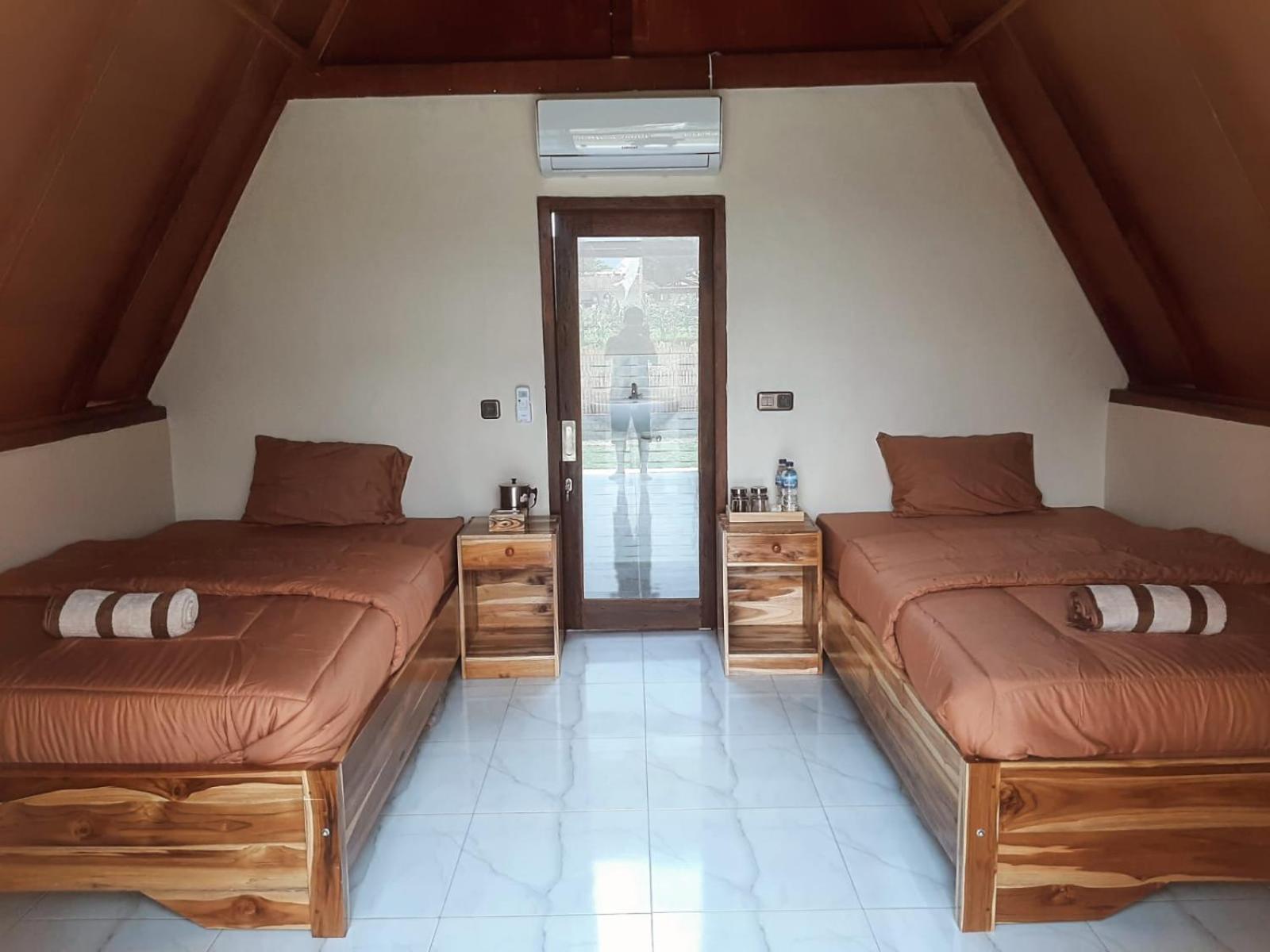 Carasti Bungalows