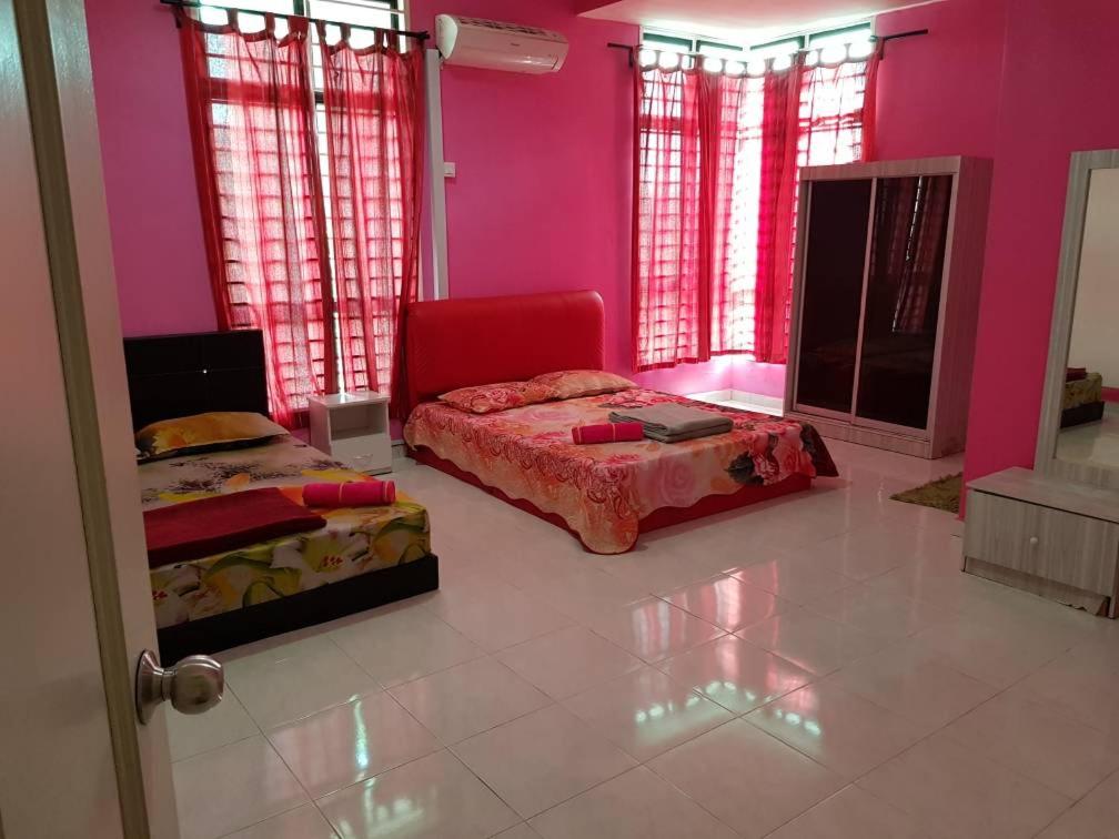 Anugerah Homestay Muslim private pool 5 bilik photo 8