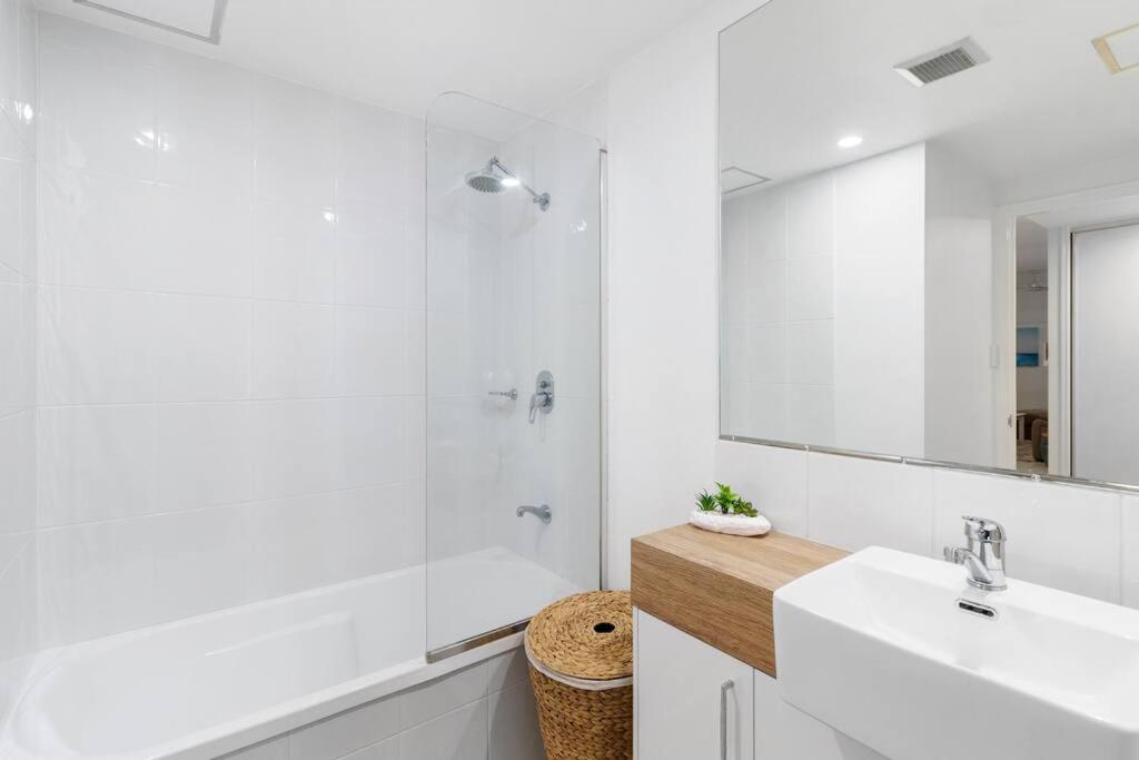 Unparalleled Upward Street Apartment-Close To City