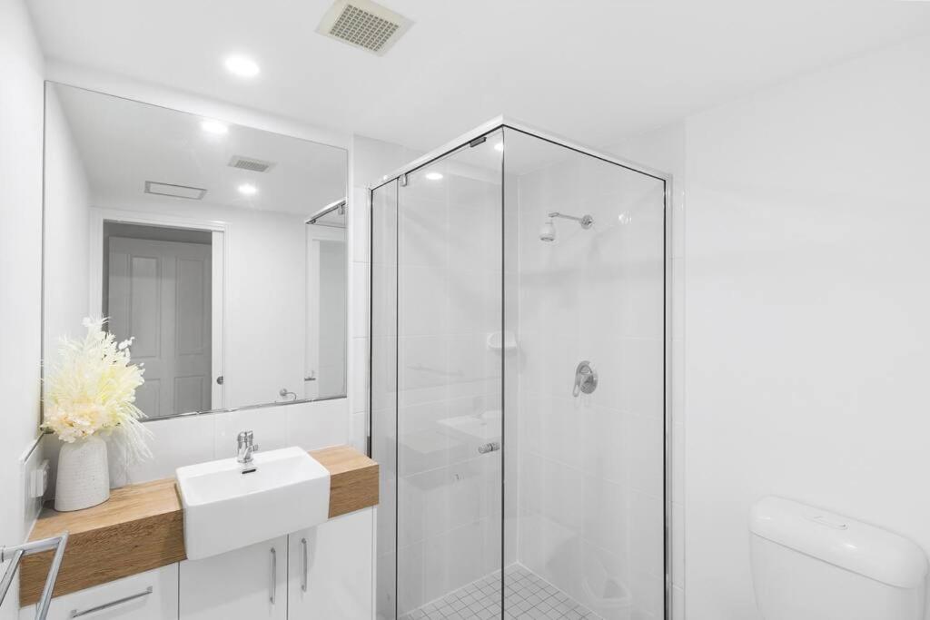 Unparalleled Upward Street Apartment-Close To City
