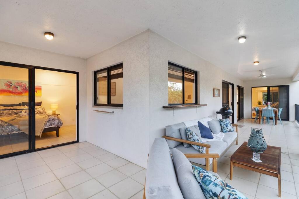 Unparalleled Upward Street Apartment-Close To City