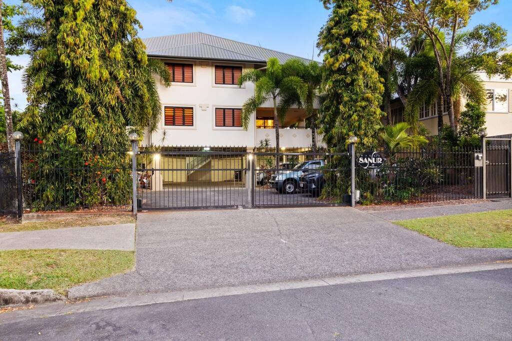 Unparalleled Upward Street Apartment-Close To City