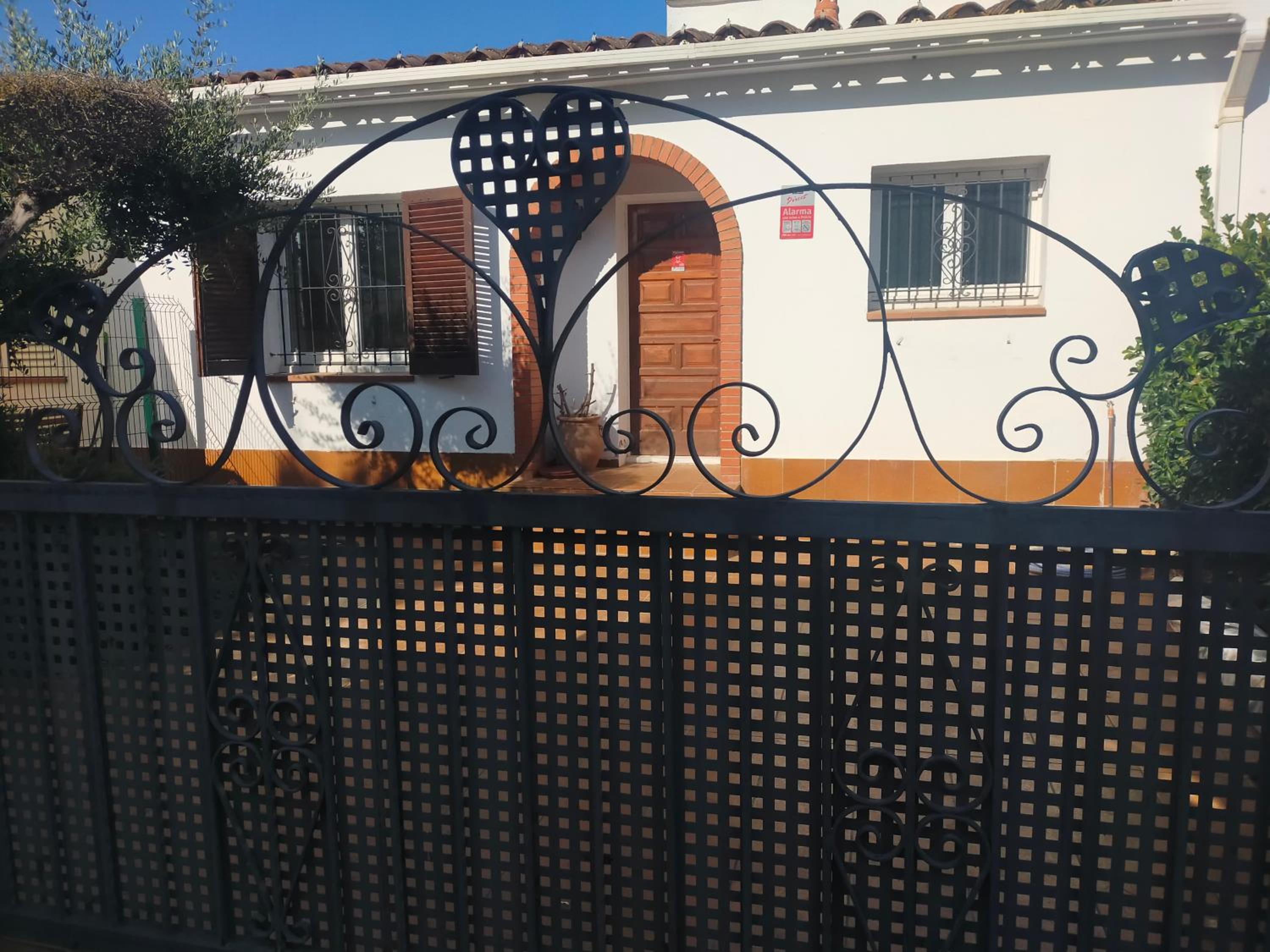 Casita con jardin, parking, bicis, padel surf view 2