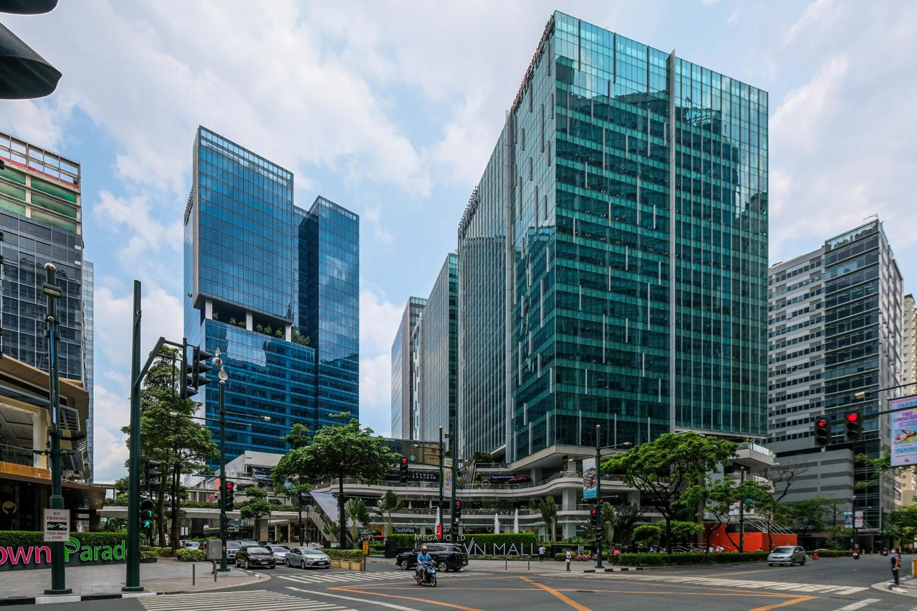 Superb 2BR in Uptown BGC with Balcony and Bathtub view 2