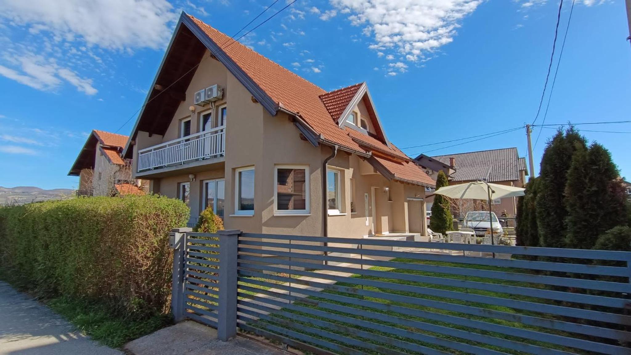Guest House Green Field