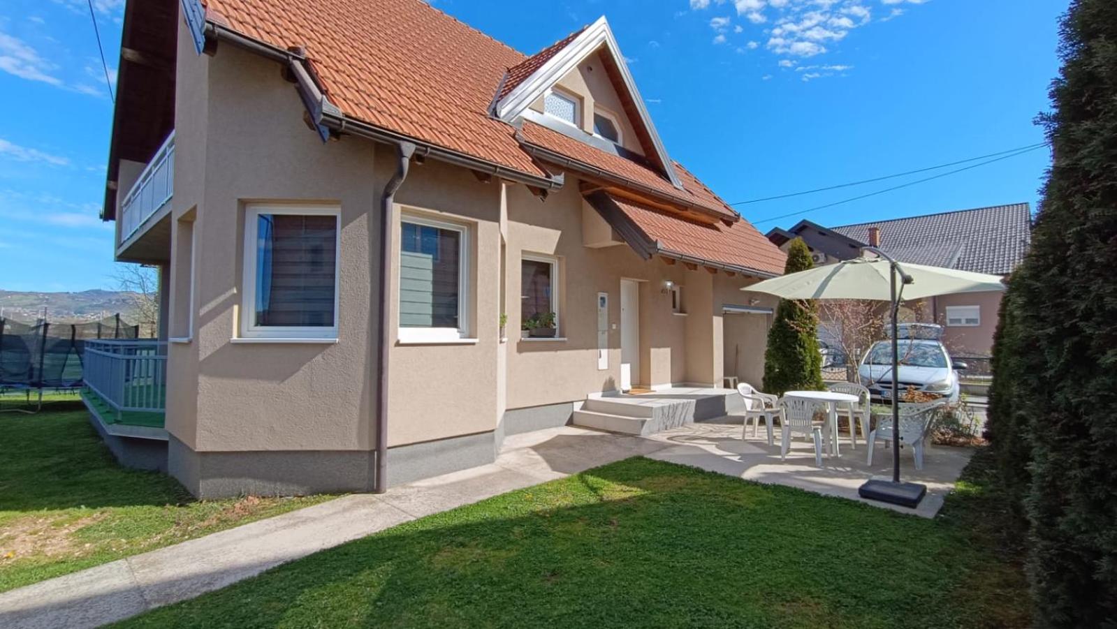 Guest House Green Field