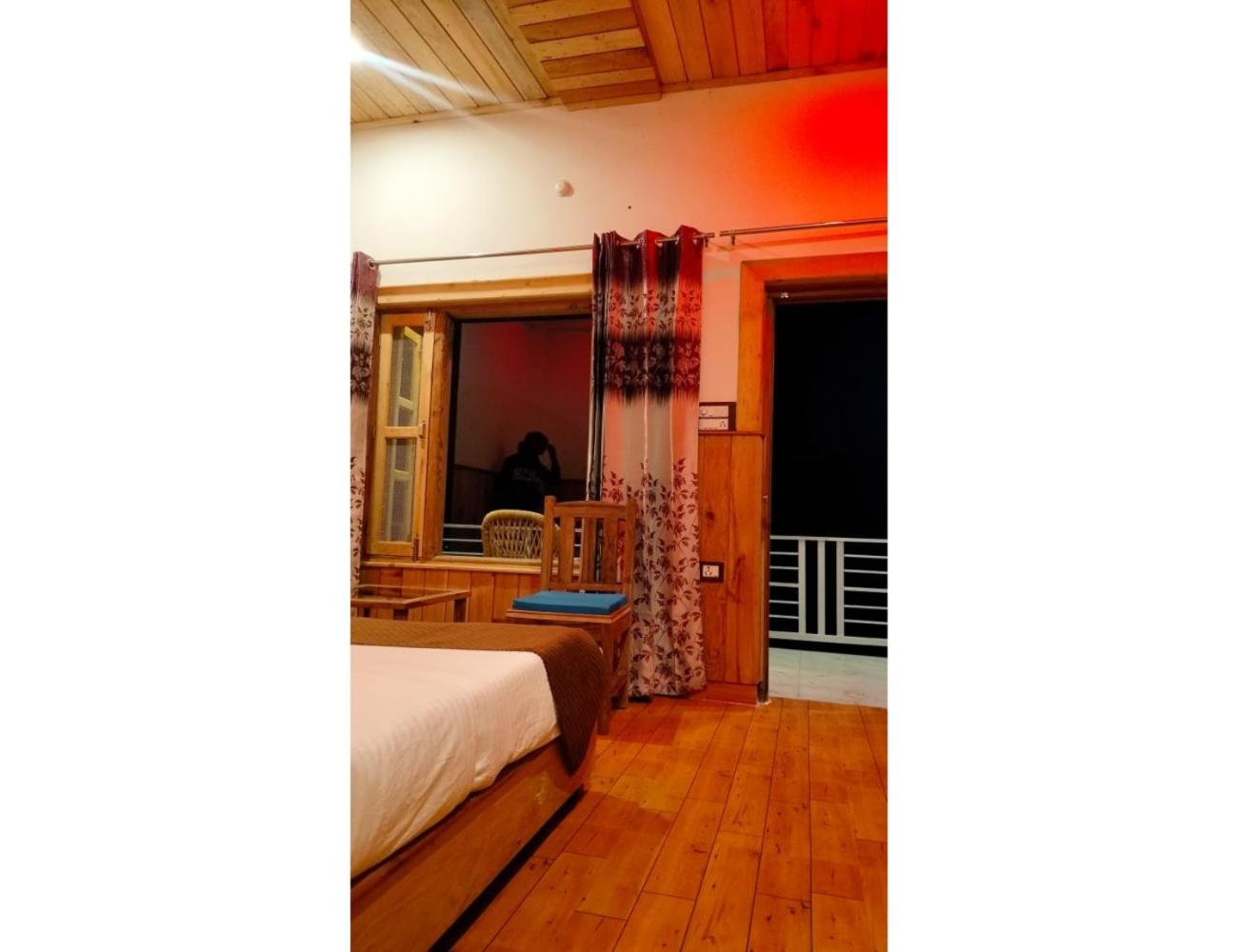 Photo 10