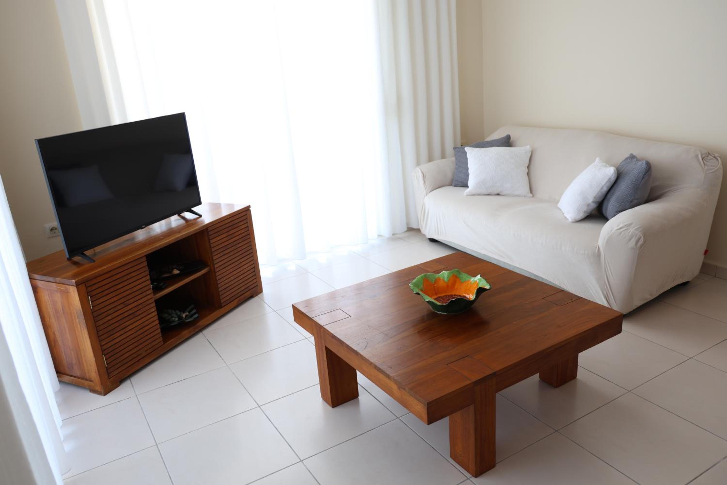serenity saranda view