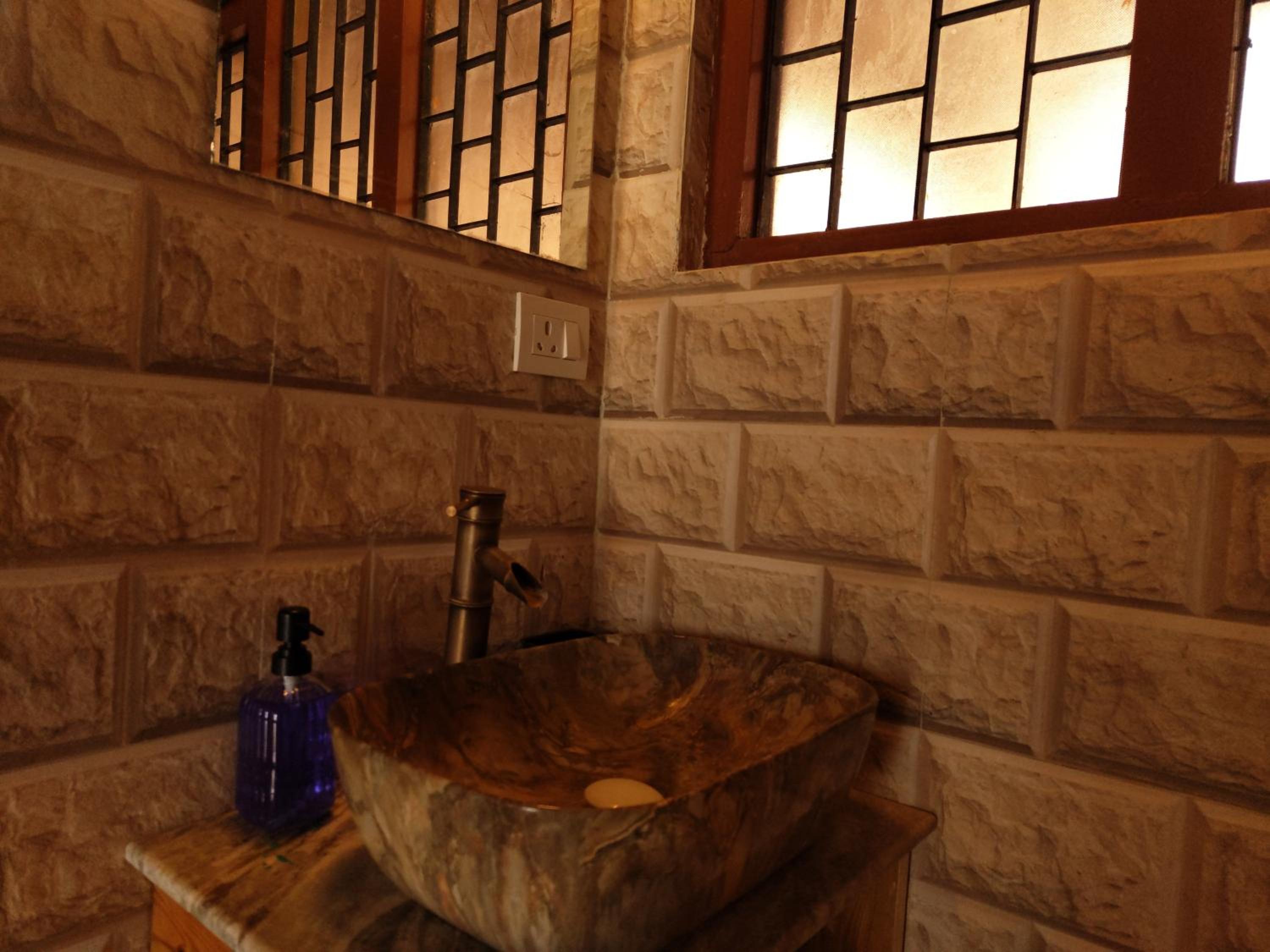 TSUKIMI Homestay, Naggar, Manali