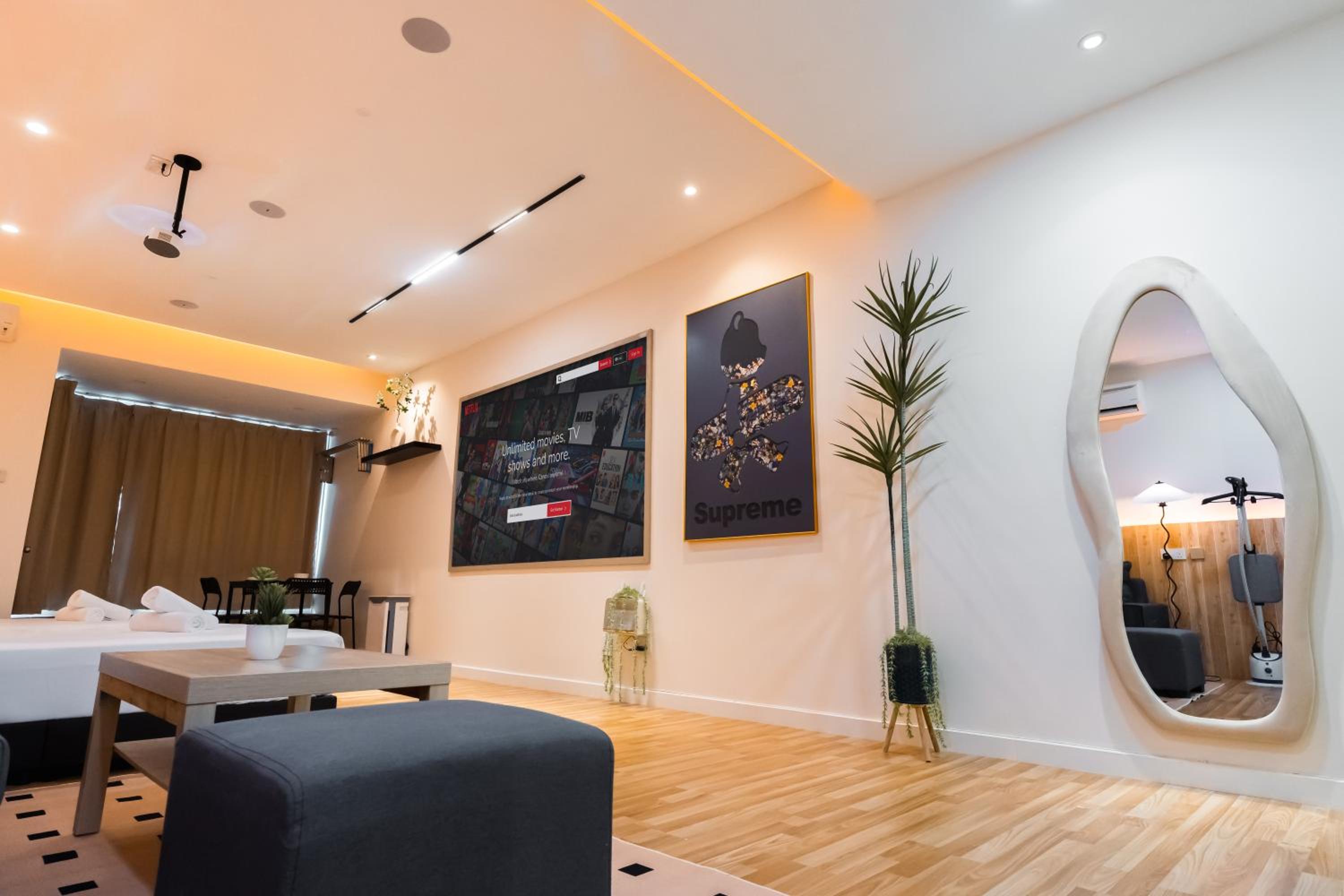 Mount austin#akademik suites#austin center
