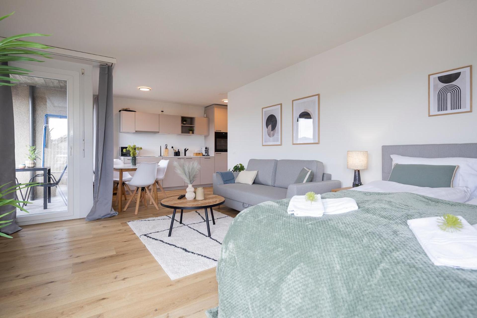 STAYY Sky Studio near Limmattal Hospital - contactless check-in